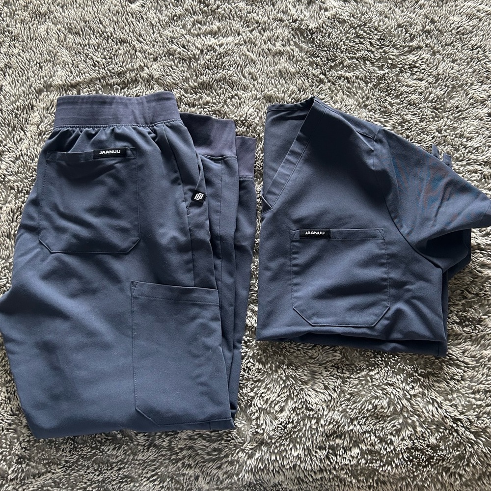 Jannuu Scrub Set